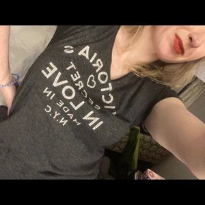 Vntg style vickies tee